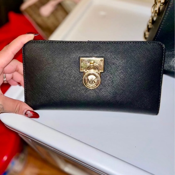 Michael Kors Bag with matching wallet! - Picture 3 of 4